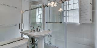 Comfy Condo in Old Town North Alexandria Gallery 12