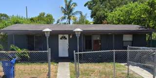 Large 4-1 house with central air Gallery 3
