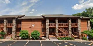 Furnished 2 bedroom 2 bath - Garden Level Gallery 1