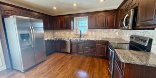 Ranch in Lee's Summit For Lease - Crisp, Clean and New! Gallery 4