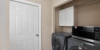 Spacious 4BR House in Columbia Gallery 21