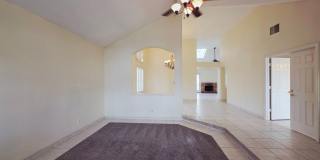 Single Story Home w/Pool in The Lakes! Gallery 13