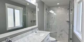 Charming 4 Bedroom Residence with Expansive Yard Gallery 16