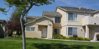 Fresh and Clean Upstairs Condo Gallery 1