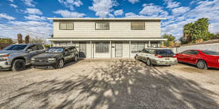 Two-Story Apartment with Private Yard and Modern Amenities in Las Vegas Gallery 1