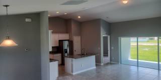 4/2 Newer  construction home. Gallery 7