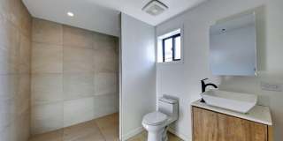 AMAZING NEW CONSTRUCTION UNIT NEAR DOWNTOWN Gallery 18