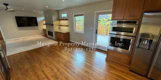 Stylish 2-Bed, 2-Bath Corner Lot Home with Modern Design and Spacious Outdoor Areas Gallery 11