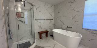 Beautiful 3 bedroom 2.5 bathroom pool home Gallery 21