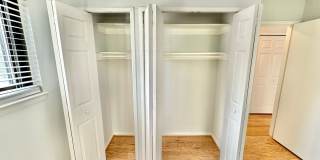 Spacious One Bedroom Condo In the Heart of Dupont - 17th/New Hampshire. Gallery 24