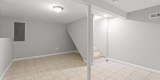 419 W Bell Avenue Gallery 23
