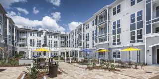 Magnolia Square Gallery 13