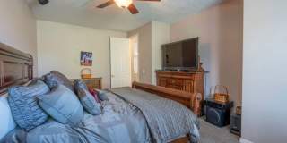 Beautiful 5 Bedroom Home- One Level and Private Pool Gallery 27