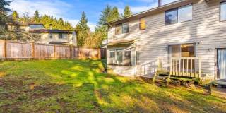 Redmond 3 Bedroom 1.5 Bath Garage Duplex Gallery 7