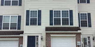 Bright 3 Bedroom, 2.5 Bath Townhome in Spring Grove Schools!! Gallery 1