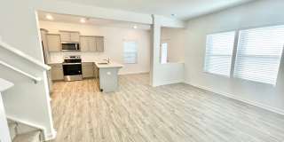 Beautiful Paired Home minutes from I-85 3br 2.5 ba with 2 car garage Gallery 4