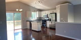 Spacious 5-Bedroom Home on Quiet Cul-de-Sac – Northeast Grand Rapids – Pet Friendly! Spacious 5-Bedroom Home on Quiet Cul-de-Sac – Northeast Grand Rapids – Pet Friendly! Gallery 1
