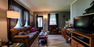 Well Care for Century Home Within Walking Distance to U of I, Downtown, & Multiple Parks Gallery 5