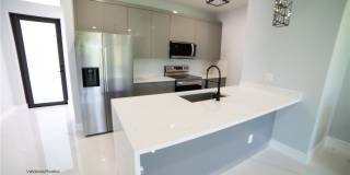 2401/2403 Matena Avenue S Gallery 21