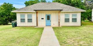 Charming 2-Bed Home in Chickasha -  Move-In Ready Gallery 1