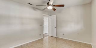 Upgraded 2 bedroom 2 bath upstairs condo Gallery 31