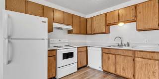 Cute 2 Bed 1 Bath Unit in Quiet Fourplex Gallery 6