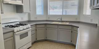4 Bedroom in Mountain View-11348 E 24th Ln Gallery 8