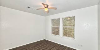 Gorgeous 4 bedroom home! Gallery 16