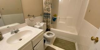 Room in 4 Bedroom Home at Daingerfield Dr Gallery 31