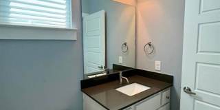 Great, modern 2 bedroom 2.5 bath available in South Austin! Gallery 17