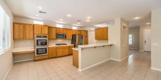 single story / 3 car garage / 3 bedrooms / 3 baths Gallery 10