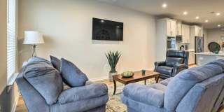 Luxury 3BR/2.5BA Condo w/ Balcony and Rooftop Terrace & Garage – Walk to One Loudoun Luxury 3BR/2.5BA Condo w/ Balcony and Rooftop Terrace & Garage – Walk to One Loudoun Gallery 13