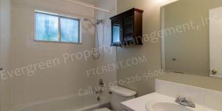 3-Bedroom Home Near Dining and Shopping Gallery 13