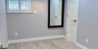 Charming 4 Bedroom Residence with Expansive Yard Gallery 27
