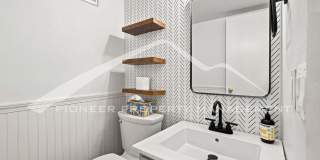 Stunning Townhouse with Washer/Dryer and Central AC Gallery 12