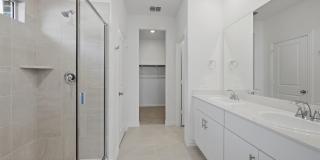 NEW CONTRUCTION 3/2/2 FOR LEASE IN SHERMAN! Gallery 29