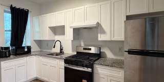 Spacious 3 Bedroom with Washer/Dryer Gallery 3