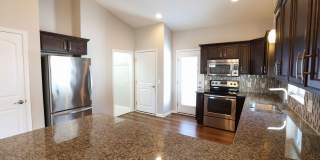 Beautiful Home with a newly finished basement! Gallery 5