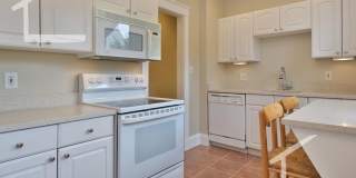 Nice, large 3 bed in the heart of Fenway! Gallery 1