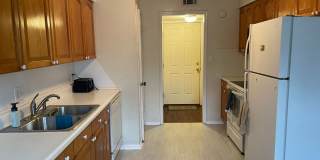 3 bed upstairs condo in Norman, community pool and plenty of parking! Gallery 4