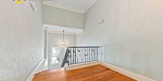 Charming 2/1 loft-style condo in the heart of Historic Downtown Charleston! Gallery 24