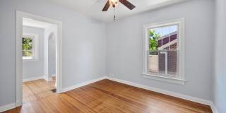 Beautiful 3BR house- perfect roommate set up! 1/2 price security deposit with qualified application Gallery 27