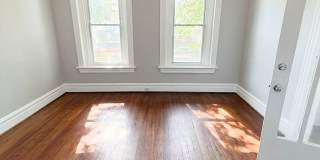 Updated 3 Bed South City Gem Near Parks, Dining, & Shopping! Gallery 1