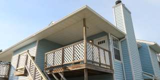 2 bedroom 1 bath condo near Town Center in Virginia Beach! Gallery 1