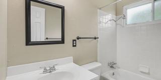Spacious 4-Bedroom Home Near North Table Mountain Gallery 12
