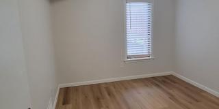 Amazing North Side Condominium Gallery 34