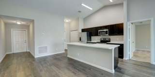 586 Southwest Laconic Avenue Gallery 4