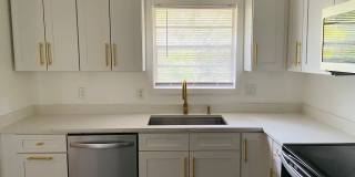 3 bedrooms /2 bath Condo Available Now Gallery 8
