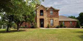 FOR LEASE!  Beautiful 4 Bedroom + Office + Upstairs Flex Area - 3.5 Bath - 2 Car Garage - 2 Story - 3,371 sf - Brick Home in a Great Neighborhood in Weatherford ISD. Gallery 1