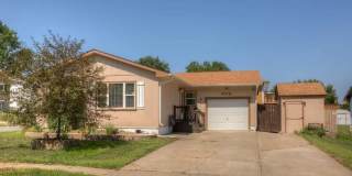 5716 S 136th St - 3 Bed/2.5 Bath in Millard School District | Vaulted Ceiling, Finished Basement, Attached Garage Gallery 1
